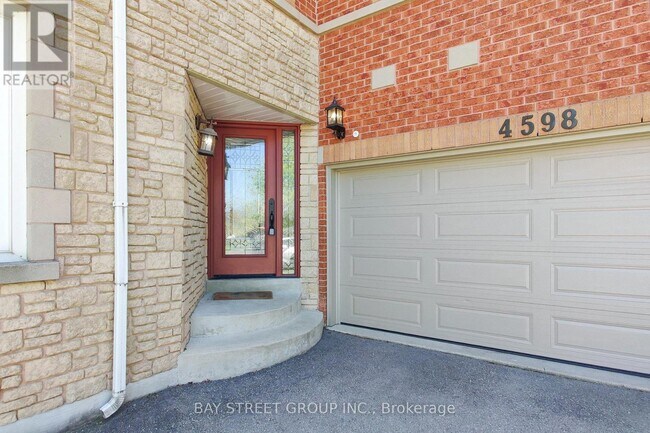 Building Photo - 4598 Willow Creek Dr