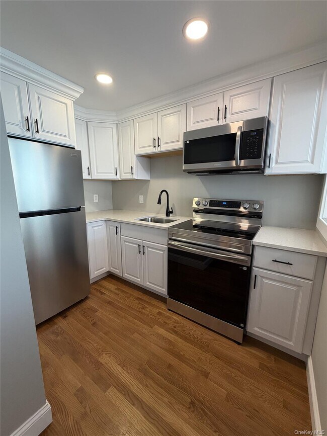 Foto del edificio - 4 Milton Ave