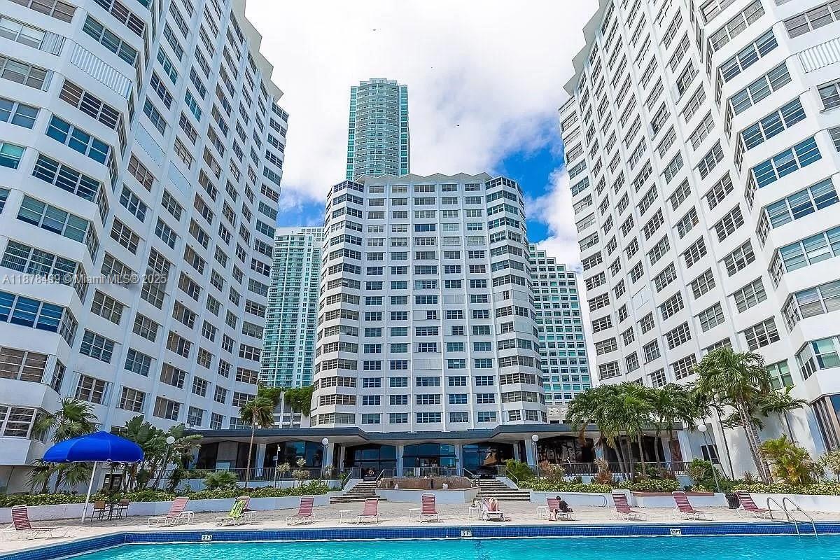Primary Photo - 825 Brickell Bay Dr