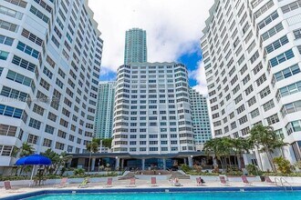 Building Photo - 825 Brickell Bay Dr