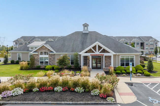 Clubhouse - Westfield 41 Apartment Homes & Townhomes