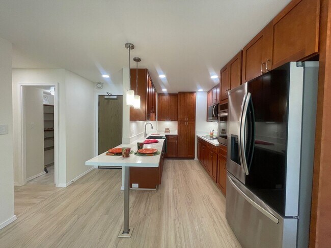 Foto del edificio - 2/2 Condo with 1 parking in Pool Community