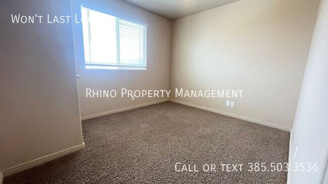 Foto del edificio - 1019 Village River Ln