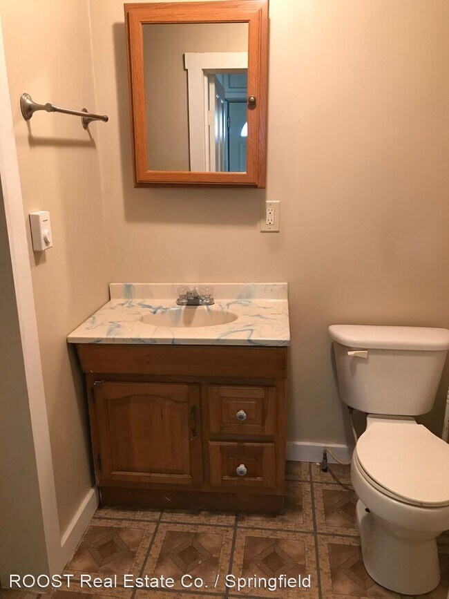 Building Photo - 3 br, 1 bath House - 452 S Kenton St