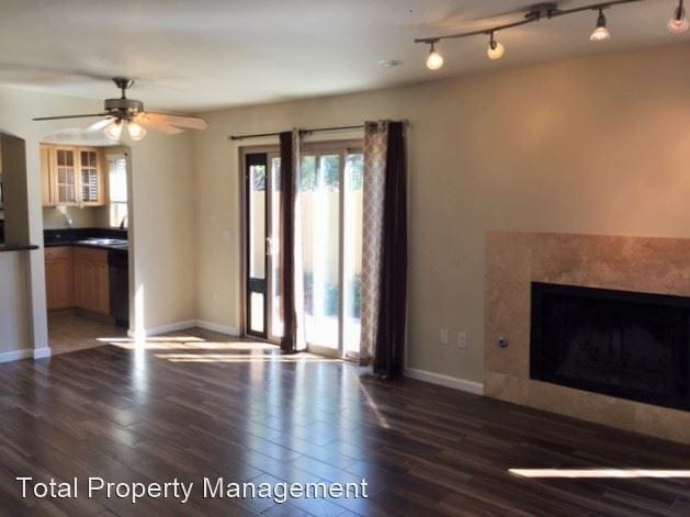 Building Photo - 2 br, 2.5 bath House - 1043 Estes Street