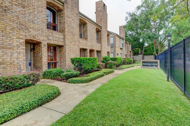 Building Photo - 1908 Augusta Dr