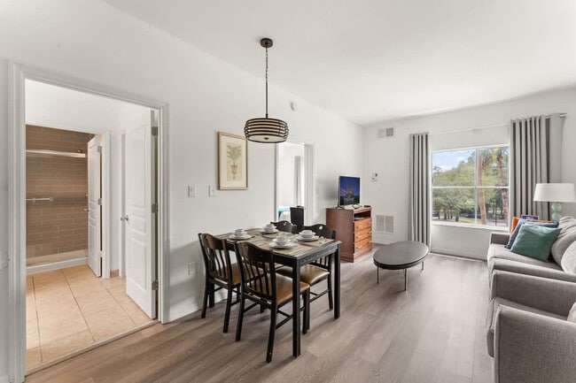 Foto del edificio - 8301 Palm Pkwy