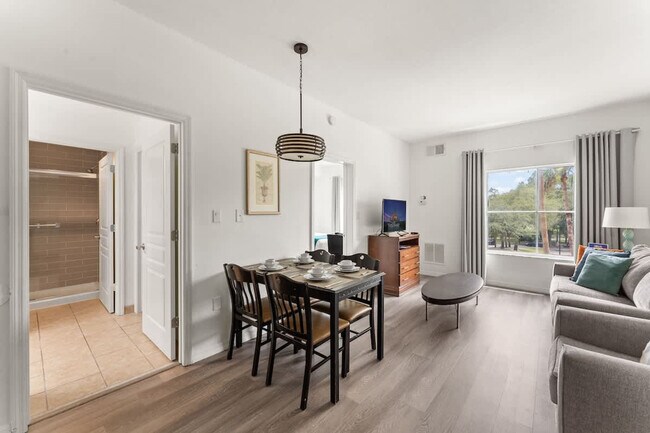 Foto del edificio - 8303 Palm Pkwy