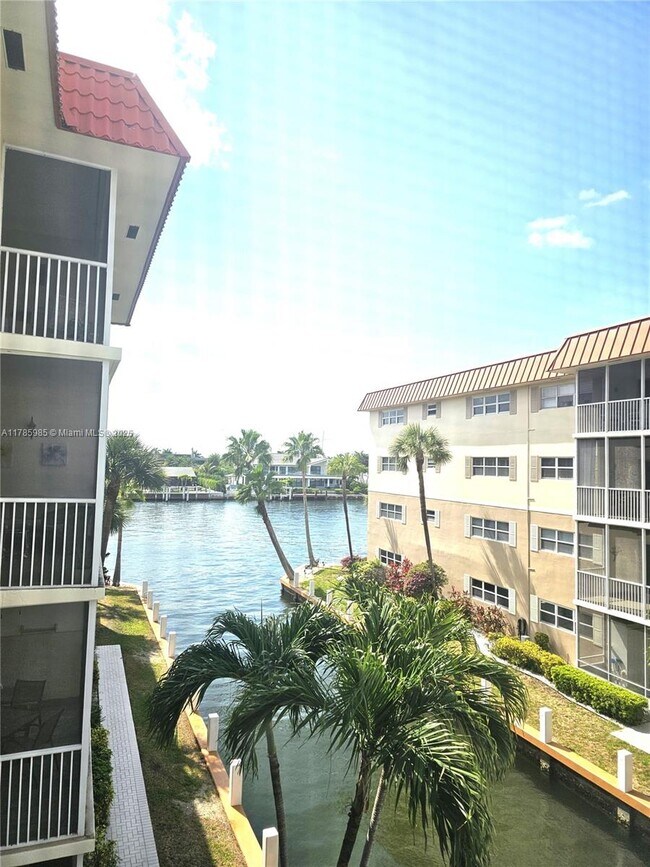 Building Photo - 2097 S Ocean Dr