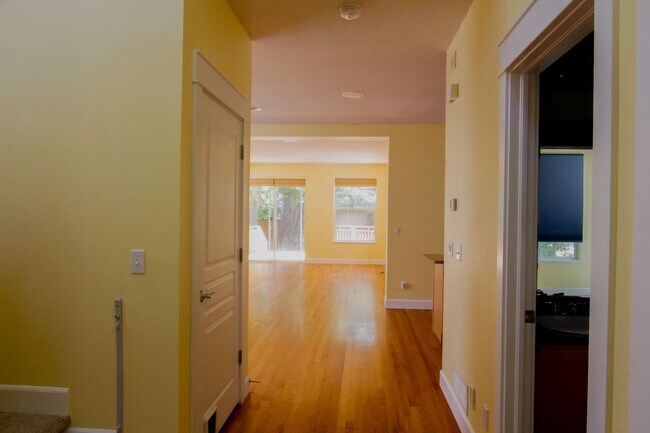 Building Photo - Prime Central Park 5bed/4ba