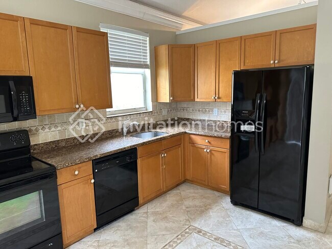 Building Photo - 8970 Alexandra Cir