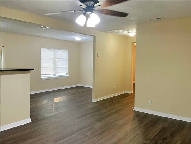 Foto del edificio - 9501 N Albany Ave