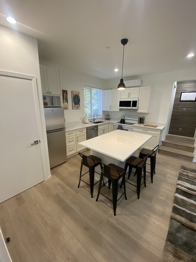 Foto del edificio - 204 Chimney Rock Rd