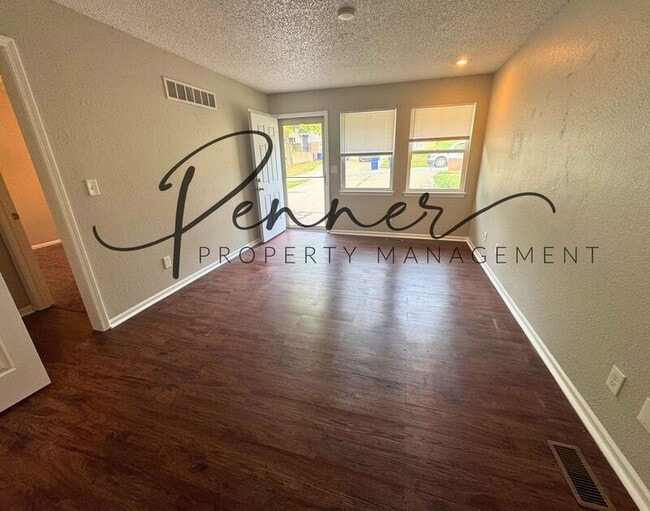 Building Photo - 811 NE Barnes Dr