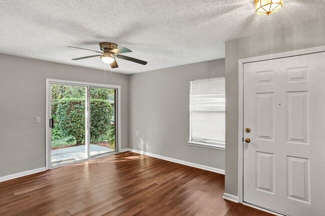 Building Photo - 3 bedroom/ 2 bathroom condo in gated Southern Bridge in ST Johns!