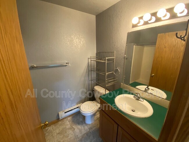 Building Photo - 1557 W Jefferson St