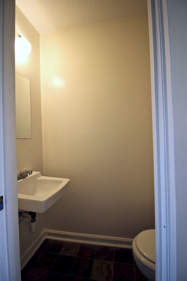 Foto del edificio - 3727 Willow Creek Rd