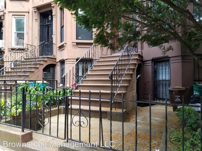 Building Photo - 456 6th St