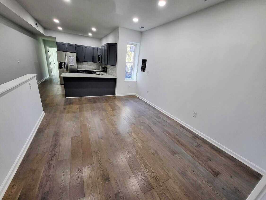 Foto principal - 1218 West Airdrie Street, Unit 2