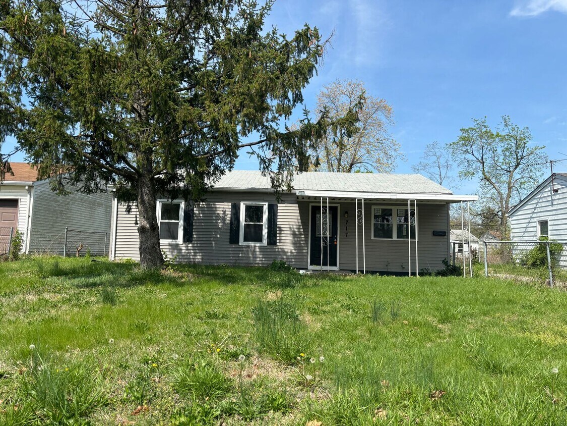 Foto principal - 717 St Barbara Ln