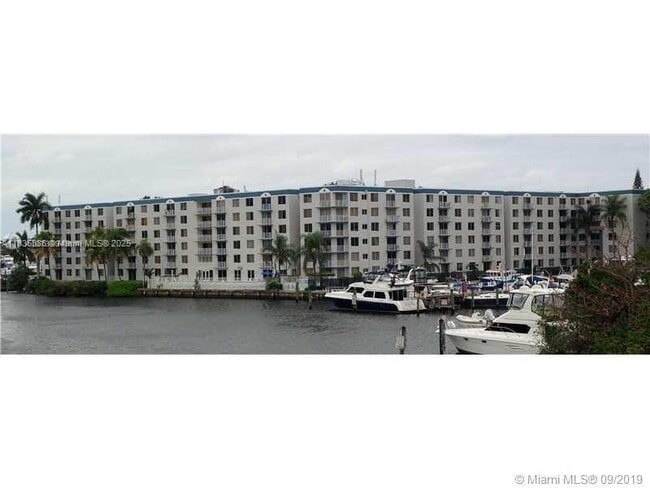Foto del edificio - 1740 NW N River Dr