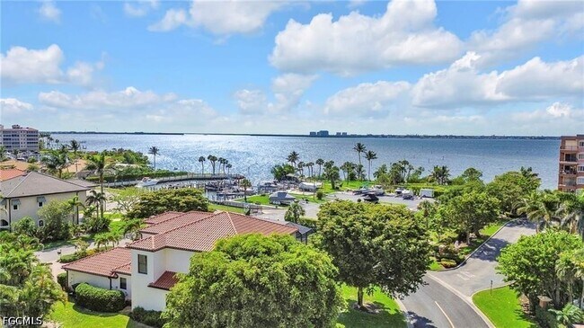 Foto del edificio - 14819 Laguna Dr