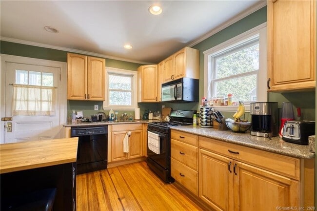 Building Photo - 102 Whiting Ln