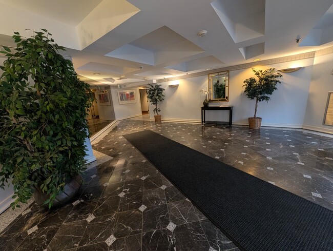 Building Photo - 1933 Commonwealth Ave