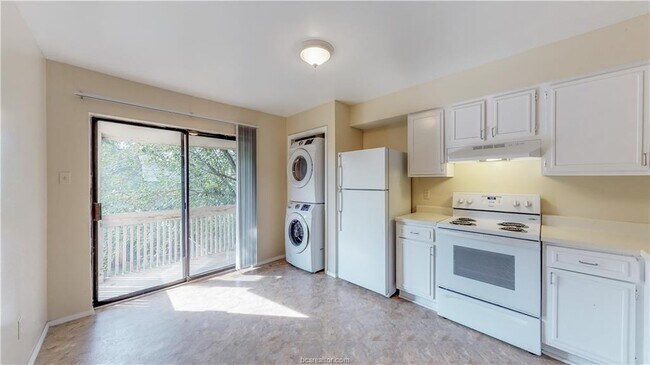 Building Photo - 305 Manuel Dr