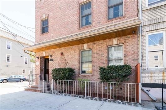 Primary Photo - 21 St Pauls Ave