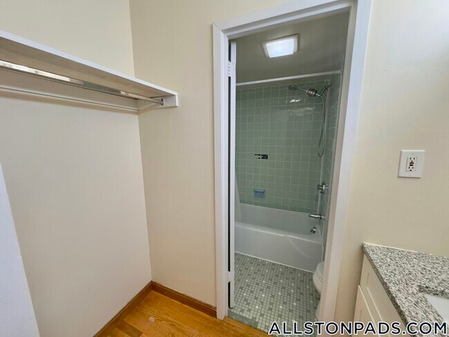 Foto del edificio - 1110 Commonwealth Ave