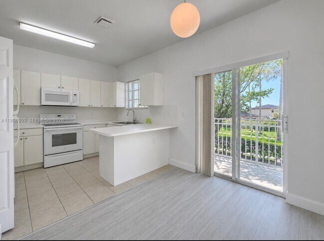 Foto del edificio - 2590 NE 3rd Dr