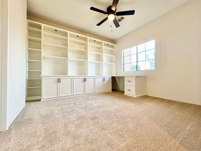 Foto del edificio - AVAILABLE NOW! 3 Bedroom 3 Bathroom + Offi...