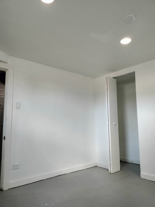 Foto del edificio - 7910 S Muskegon Ave