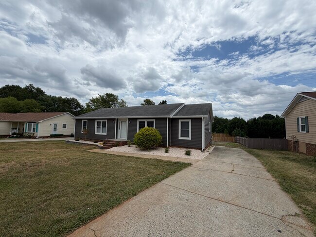 Foto del edificio - 5701 Wildberry Dr