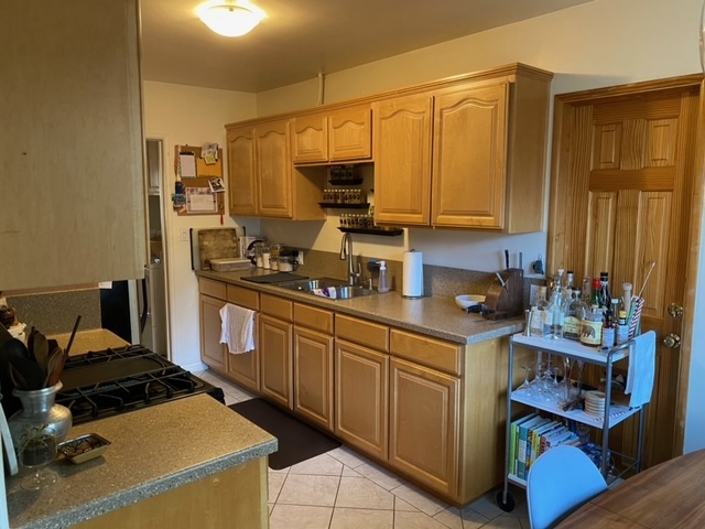 Kitchen - 4049 La Salle Ave