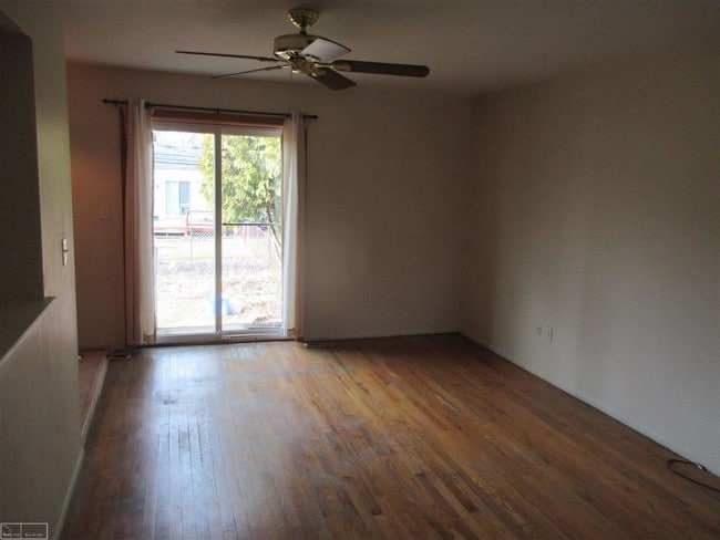 Building Photo - 101 S Christine Cir
