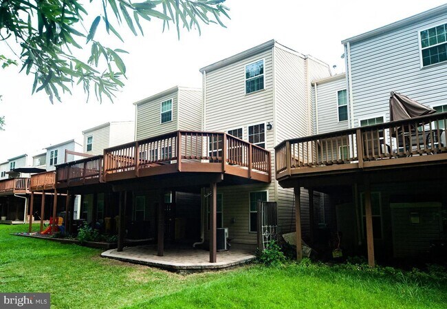 Building Photo - 8727 Thornbrook Dr