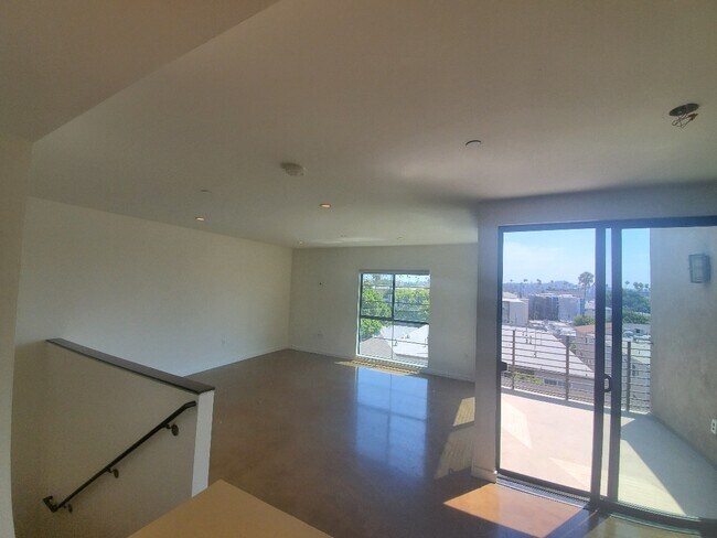Building Photo - 5420 Harold Way
