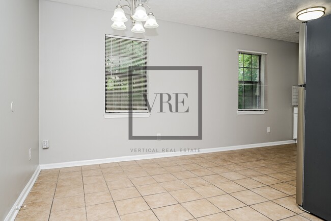 Building Photo - 125 Grove Creek Dr