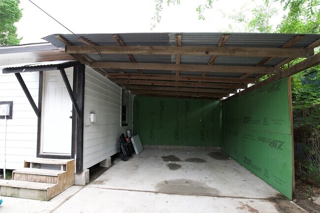 Foto del edificio - 6741 Ave E