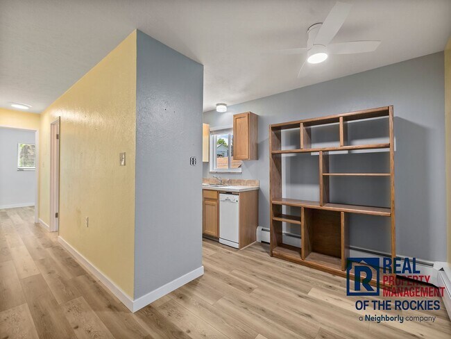 Building Photo - Charming 2 Bed, 1 Bath Condo in Prime Loca...