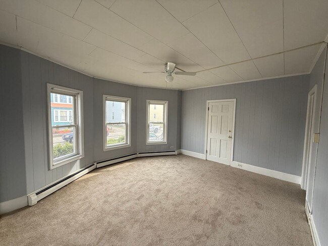 Building Photo - 568 Rimmon St