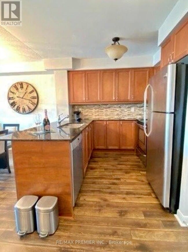 Building Photo - 525 Wilson Ave