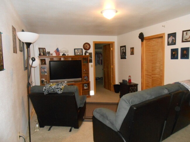 Foto del edificio - Great 3 bed 2 bath Ranch home with full fi...