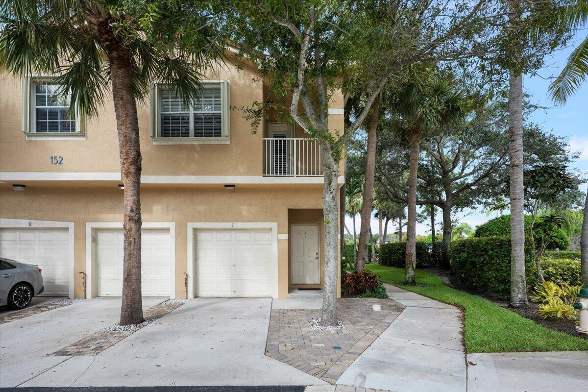 Foto principal - 152 Village Blvd