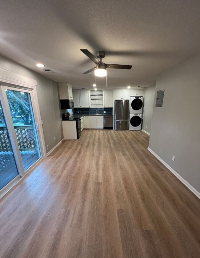 Foto del edificio - Modern 2-Bedroom Apartment with Washer & D...