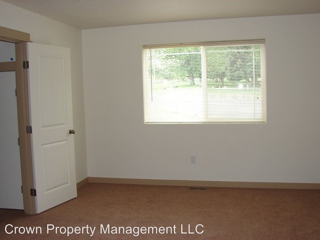 Building Photo - 1020 S Olympia Pl