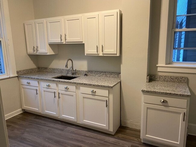 Building Photo - Wonderful 5BD/ 1 1/2 BA Single Family Home...