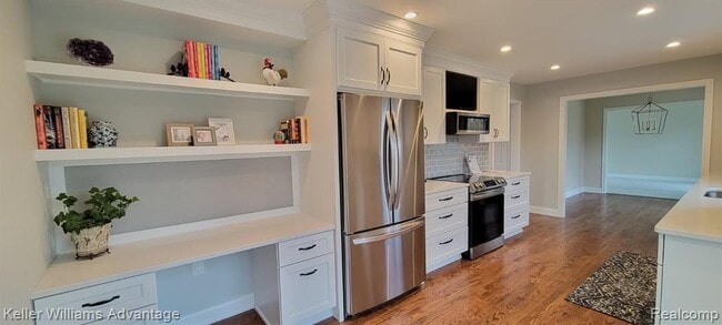 Building Photo - 6951 Lee Crest Dr